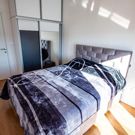Follow The Sun - 4 Person Apartment Бар Екстериор снимка