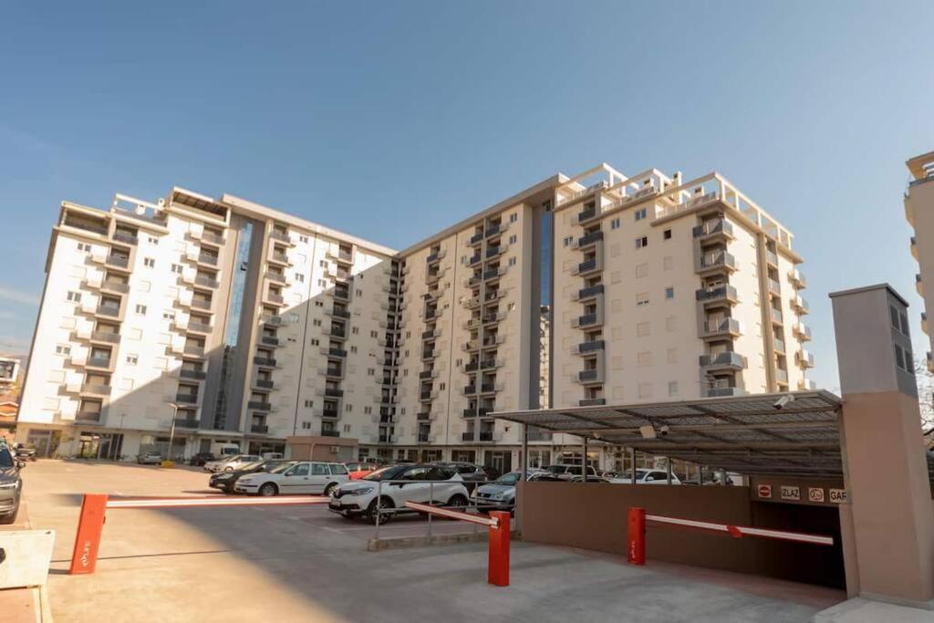 Follow The Sun - 4 Person Apartment Бар Екстериор снимка