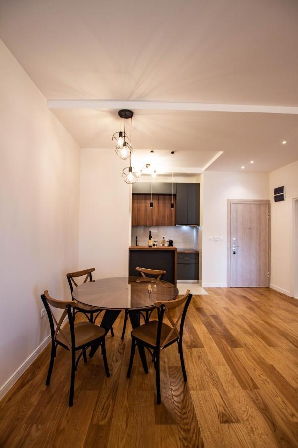Follow The Sun - 4 Person Apartment Бар Екстериор снимка