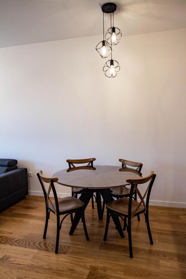 Follow The Sun - 4 Person Apartment Бар Екстериор снимка