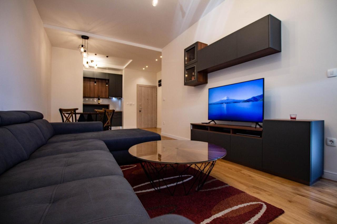 Follow The Sun - 4 Person Apartment Бар Екстериор снимка