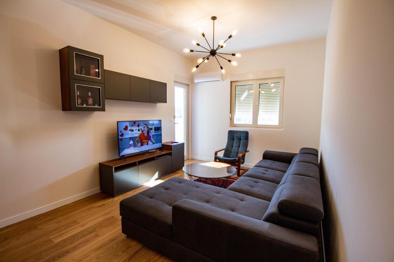 Follow The Sun - 4 Person Apartment Бар Екстериор снимка