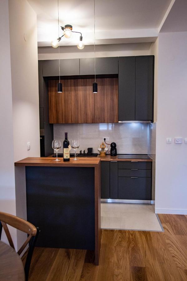 Follow The Sun - 4 Person Apartment Бар Екстериор снимка