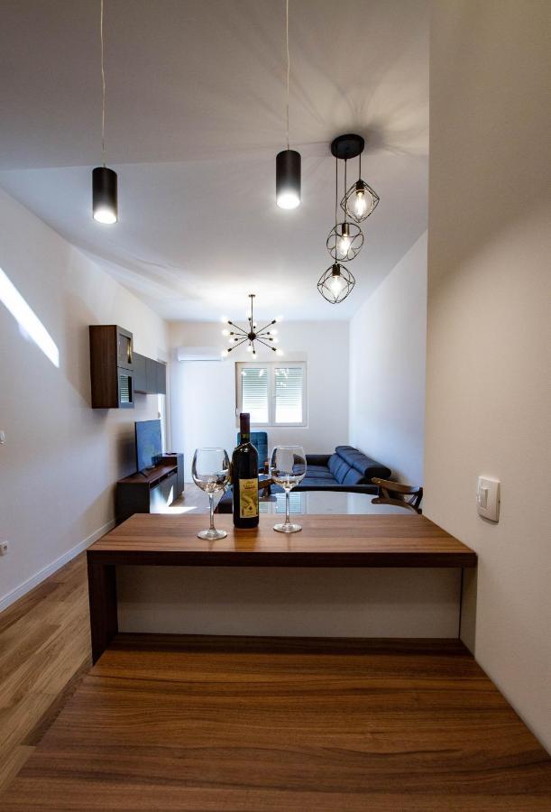 Follow The Sun - 4 Person Apartment Бар Екстериор снимка