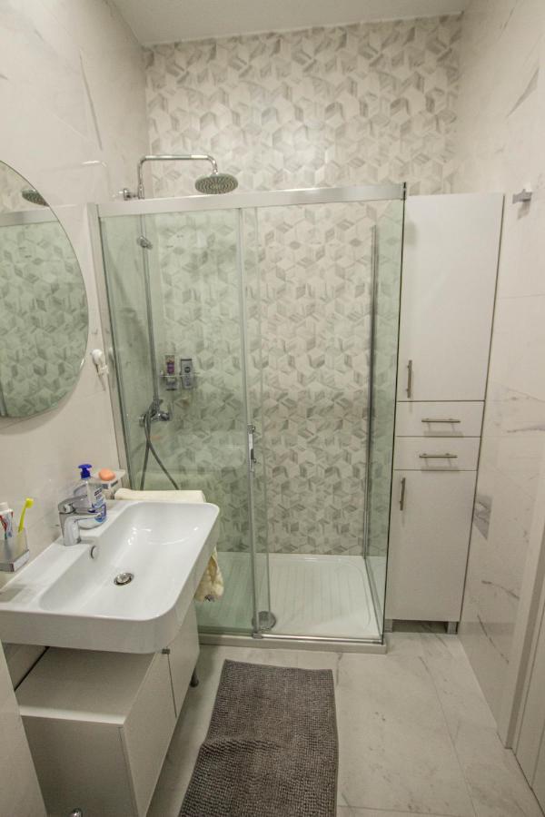 Follow The Sun - 4 Person Apartment Бар Екстериор снимка