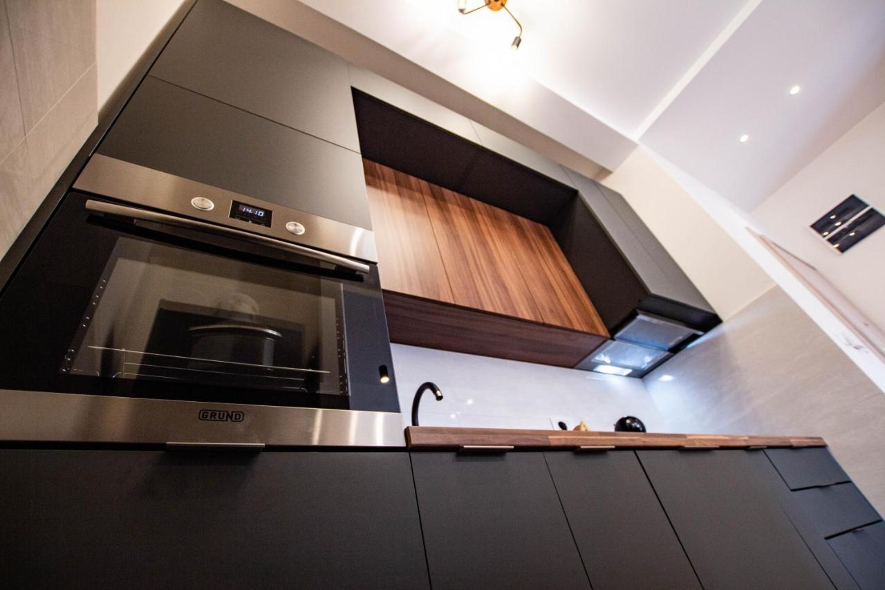 Follow The Sun - 4 Person Apartment Бар Екстериор снимка