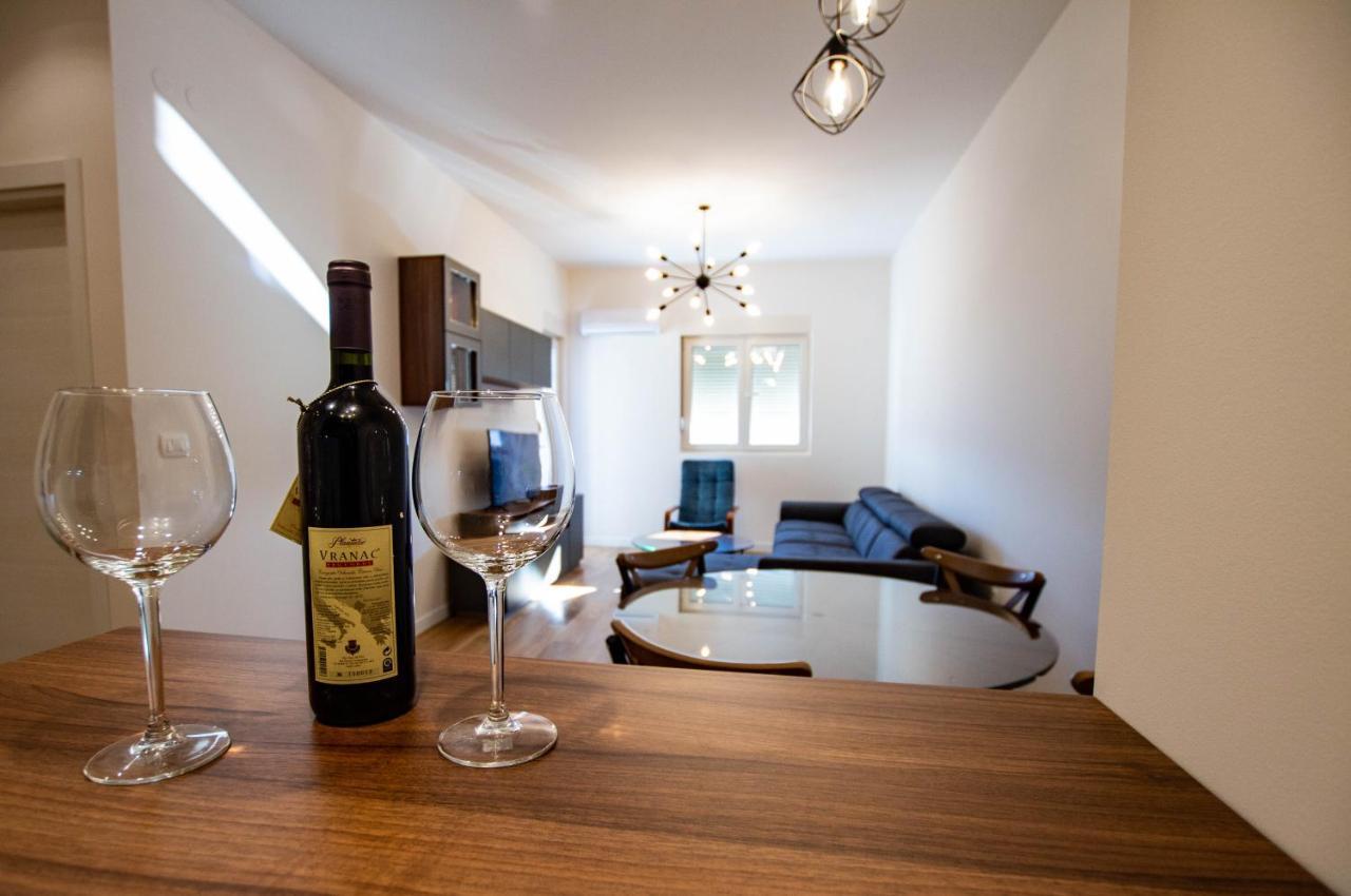 Follow The Sun - 4 Person Apartment Бар Екстериор снимка