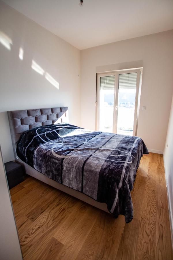 Follow The Sun - 4 Person Apartment Бар Екстериор снимка