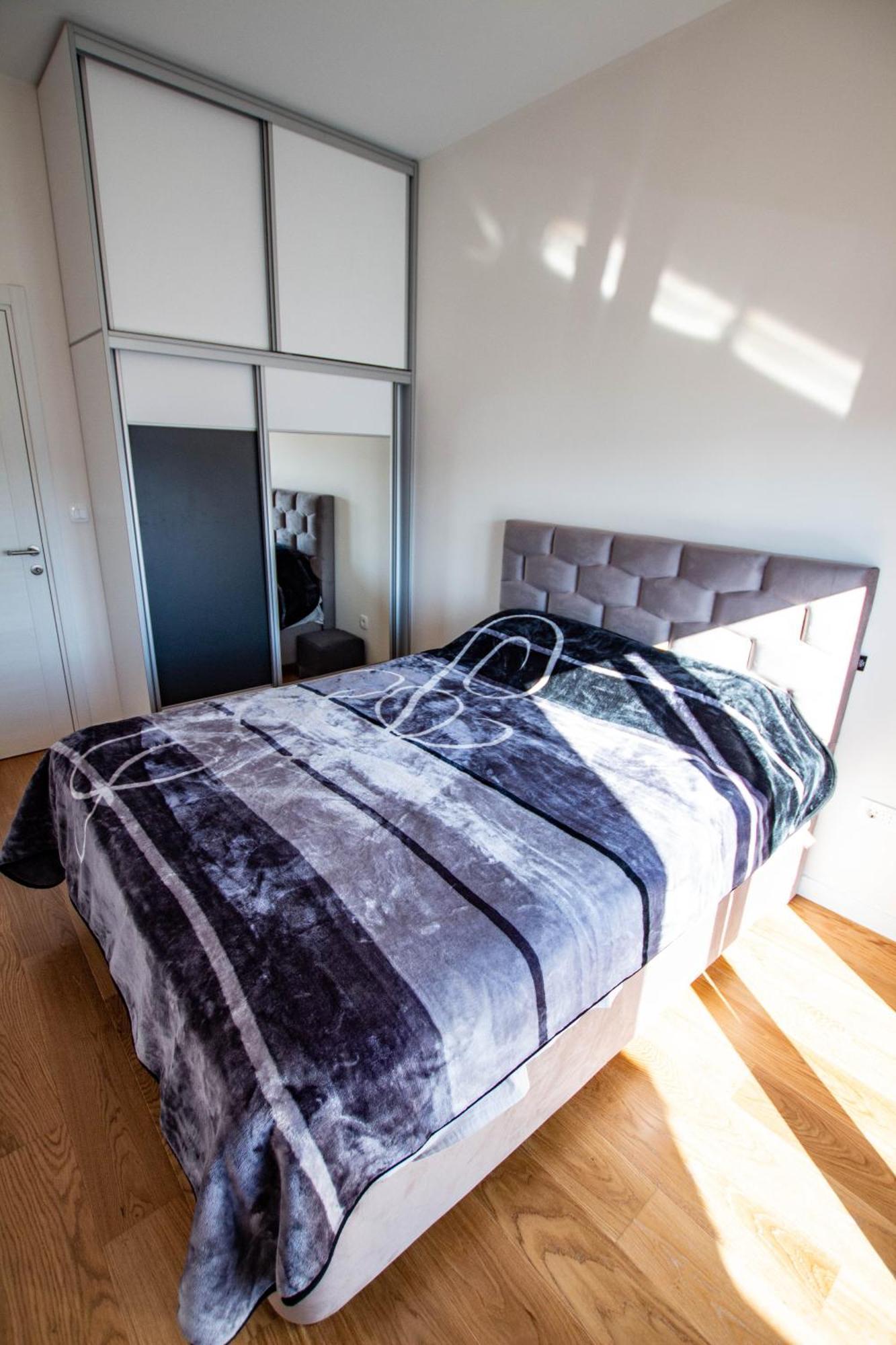 Follow The Sun - 4 Person Apartment Бар Екстериор снимка