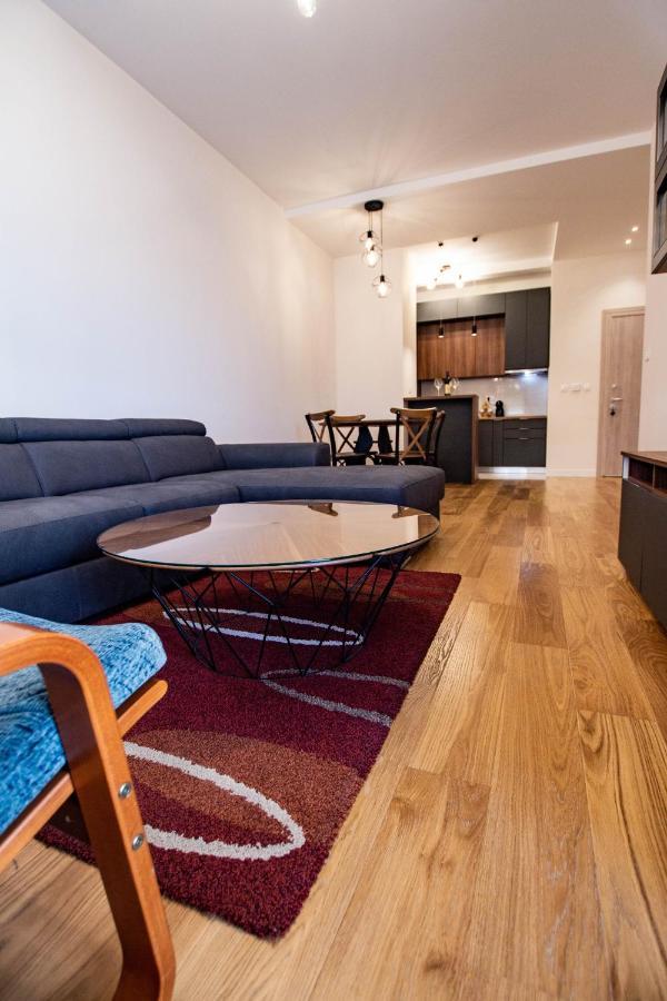 Follow The Sun - 4 Person Apartment Бар Екстериор снимка