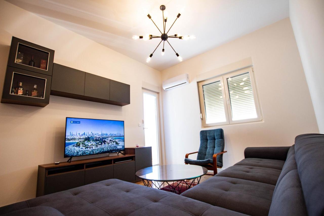 Follow The Sun - 4 Person Apartment Бар Екстериор снимка
