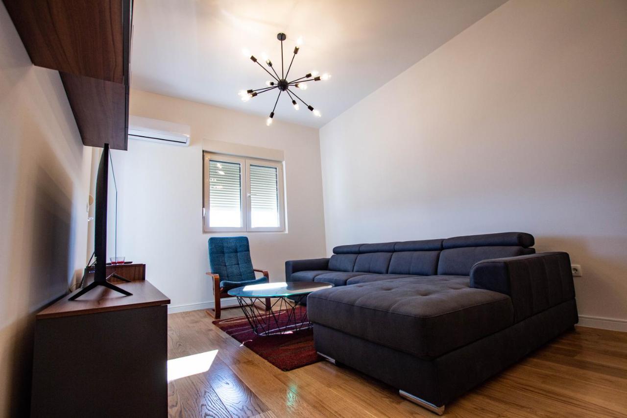 Follow The Sun - 4 Person Apartment Бар Екстериор снимка
