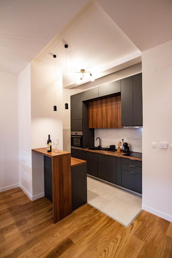 Follow The Sun - 4 Person Apartment Бар Екстериор снимка