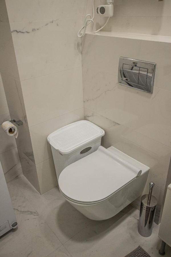 Follow The Sun - 4 Person Apartment Бар Екстериор снимка